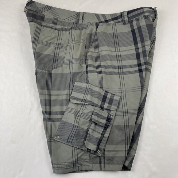 Under Armour Cargo Shorts Men’s 40 Nylon Plaid Mesh Pockets Hike Outdoors - Picture 9 of 11